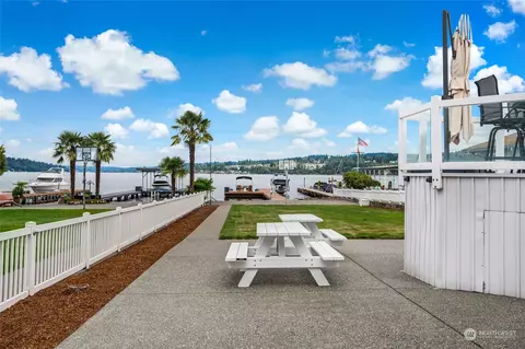 8710 S 113th St, Seattle, WA 98178