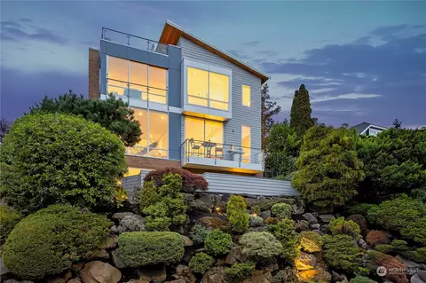 3033 26th Ave W, Seattle, WA 98199