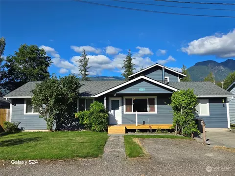 915 Orchard Ave, Gold Bar, WA 98251
