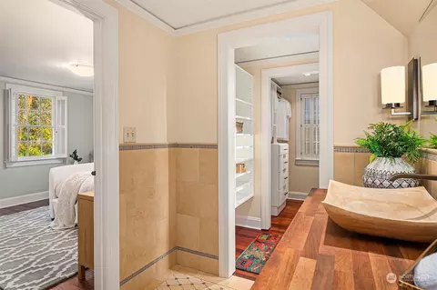 1020 34th Ave E, Seattle, WA 98112 photo 14