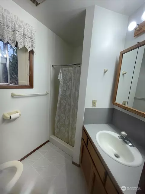 Bath - 74 Strozyk Rd, Raymond, WA 98577 photo 2 of 3