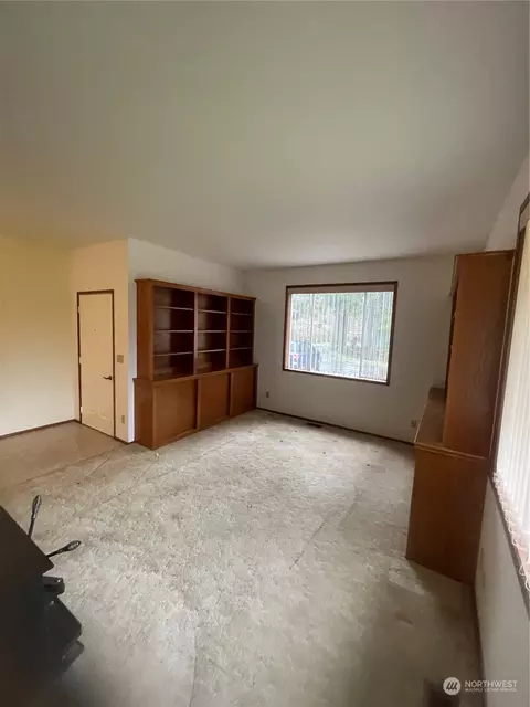 Living - 74 Strozyk Rd, Raymond, WA 98577 photo 2 of 4