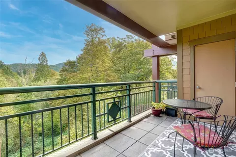1000 Cabin Creek Ln SW #C-105, Issaquah, WA 98029
