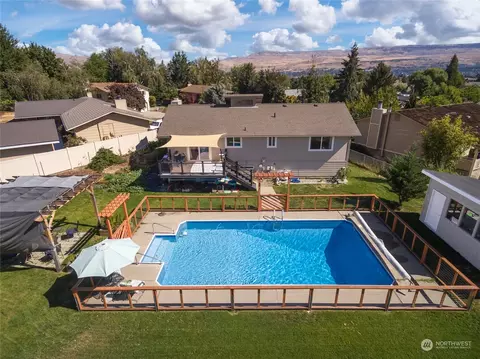 1831 Garnet Pl, Wenatchee, WA 98801
