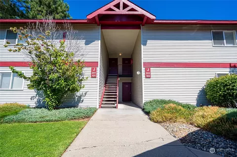 667 4th I J St NE #I & J, East Wenatchee, WA 98802