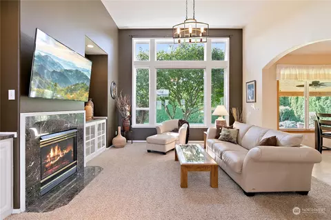 Living - 15118 147th Ave E, Orting, WA 98360 photo 2 of 5