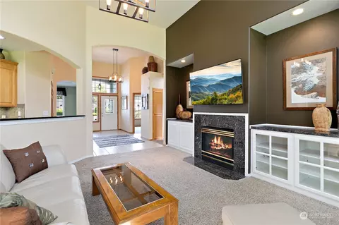 Living - 15118 147th Ave E, Orting, WA 98360 photo 3 of 5