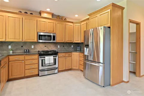 Kitchen - 15118 147th Ave E, Orting, WA 98360 photo 3 of 4