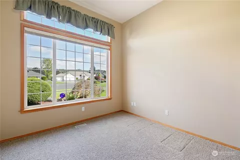 Living - 15118 147th Ave E, Orting, WA 98360 photo 5 of 5