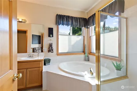 Bath - 15118 147th Ave E, Orting, WA 98360 photo 2 of 3
