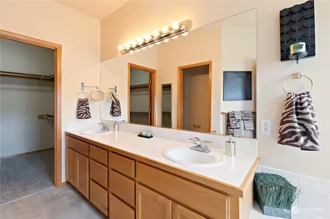 Bath - 15118 147th Ave E, Orting, WA 98360 photo 1 of 3