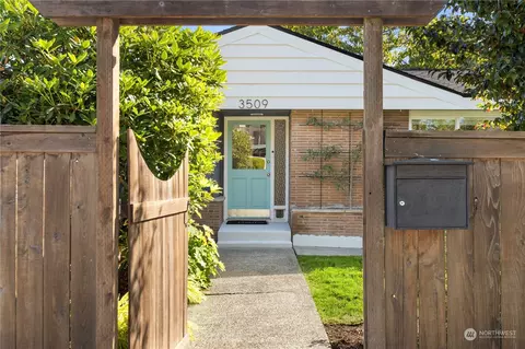 3509 SW Monroe St, Seattle, WA 98126