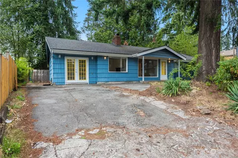 1402 N 136th St, Seattle, WA 98133