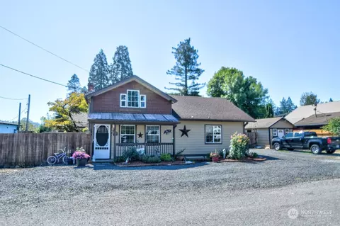 164 Main St, Onalaska, WA 98570