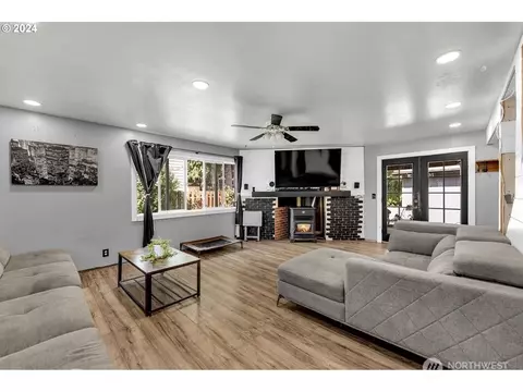 Living - 21731 SE Ash St, Gresham, OR 97030 photo 1 of 3
