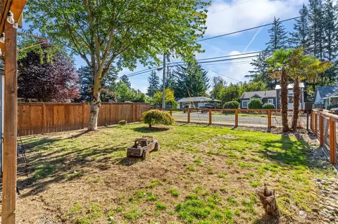 Exterior - 21731 SE Ash St, Gresham, OR 97030 photo 5 of 11
