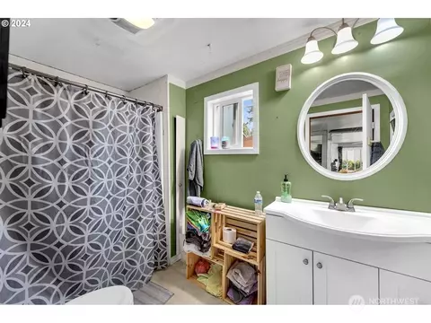 Bath - 21731 SE Ash St, Gresham, OR 97030 photo 1 of 1