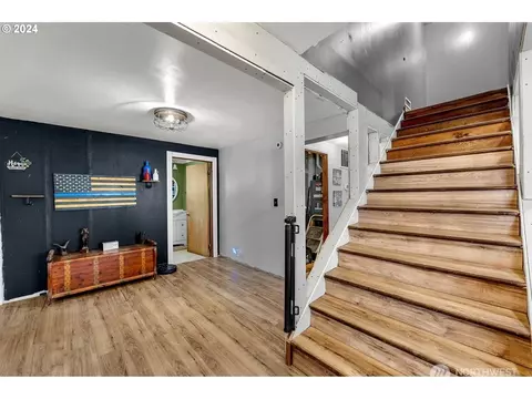 Entry Way - 21731 SE Ash St, Gresham, OR 97030 photo 3 of 3