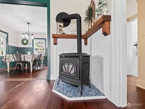 Entry Way - 1923 Pioneer St, Enumclaw, WA 98022 photo 1 of 1