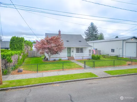 Exterior - 1923 Pioneer St, Enumclaw, WA 98022 photo 9 of 9
