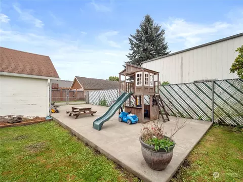 Exterior - 1923 Pioneer St, Enumclaw, WA 98022 photo 6 of 9