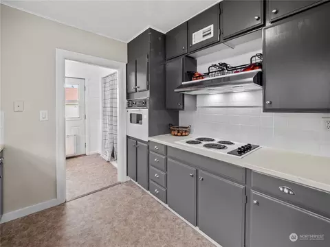 Kitchen - 1923 Pioneer St, Enumclaw, WA 98022 photo 4 of 4
