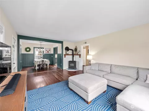 Living - 1923 Pioneer St, Enumclaw, WA 98022 photo 2 of 2