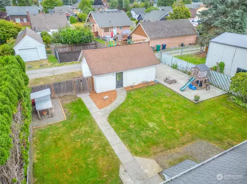 Exterior - 1923 Pioneer St, Enumclaw, WA 98022 photo 8 of 9