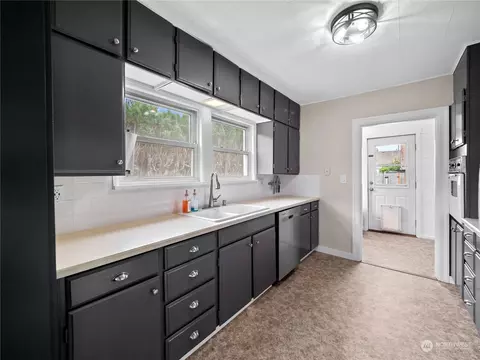 Kitchen - 1923 Pioneer St, Enumclaw, WA 98022 photo 1 of 4