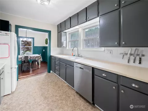 Kitchen - 1923 Pioneer St, Enumclaw, WA 98022 photo 3 of 4