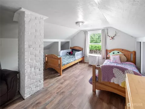 Bedroom - 1923 Pioneer St, Enumclaw, WA 98022 photo 4 of 6