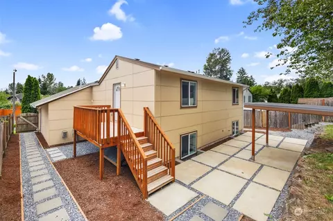 13706 273rd St SE, Kent, WA 98042
