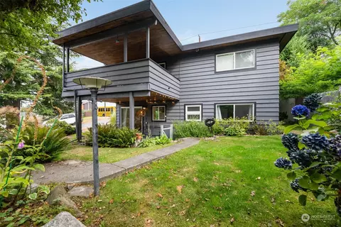 10350 Interlake Ave N, Seattle, WA 98133