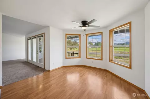Living - 101 Mcmahon Ln SW, Orting, WA 98360 photo 4 of 5