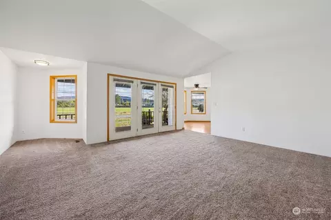 Living - 101 Mcmahon Ln SW, Orting, WA 98360 photo 2 of 5