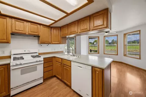 Kitchen - 101 Mcmahon Ln SW, Orting, WA 98360 photo 1 of 2