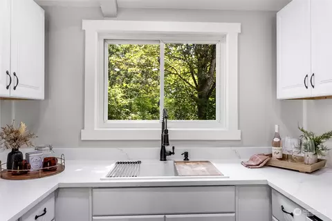 923 Tipsoo Loop N, Rainier, WA 98576 photo 11
