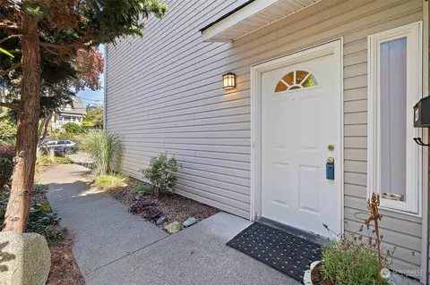 2233 NW 60th St, Seattle, WA 98107