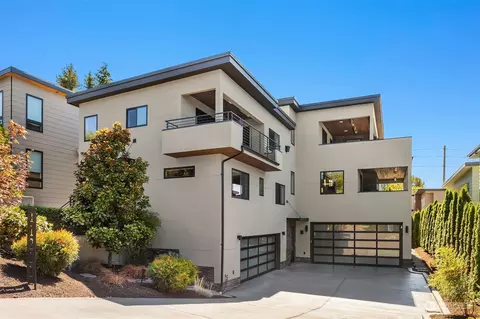 11211 NE 88th St #B, Kirkland, WA 98033