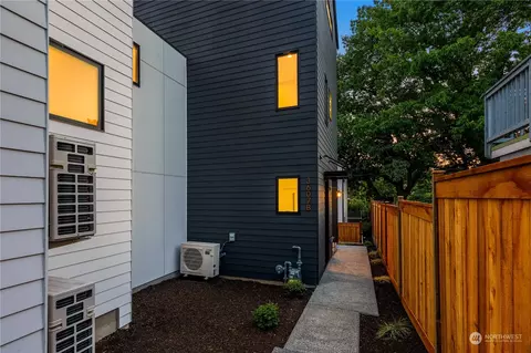 3607 32nd Ave W #B, Seattle, WA 98199 photo 3