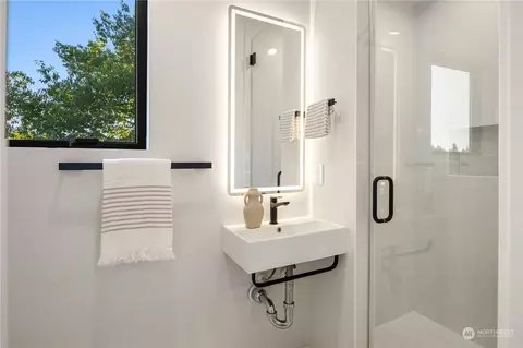 3607 32nd Ave W #B, Seattle, WA 98199 photo 14