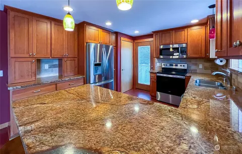 Kitchen - 1015 Ten Mile, Everson, WA 98247 photo 2 of 2