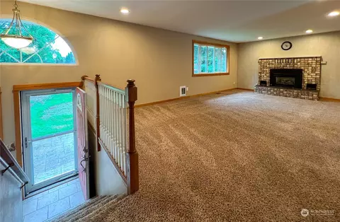 Living - 1015 Ten Mile, Everson, WA 98247 photo 1 of 3