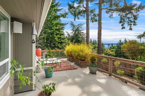 2233 SW 154th St, Burien, WA 98166