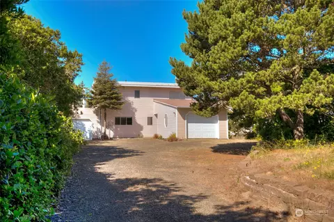 321 SW Sand Dune Ave, Ocean Shores, WA 98569