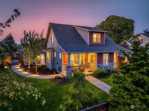 2116 12th St, Anacortes, WA 98221