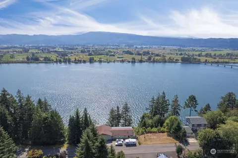 800 Columbia St, Cathlamet, WA 98612