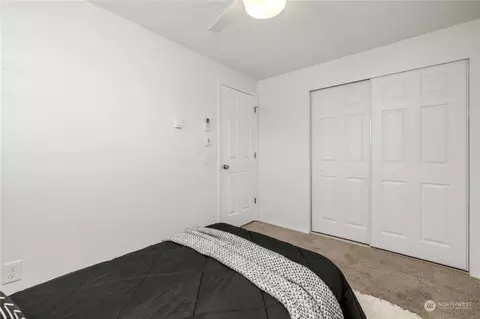 Bedroom - 2882 Sun Mountain Dr, Enumclaw, WA 98022 photo 6 of 9