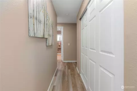 Entry Way - 2882 Sun Mountain Dr, Enumclaw, WA 98022 photo 2 of 2