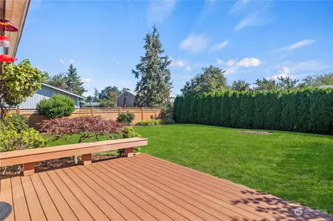 Exterior - 2882 Sun Mountain Dr, Enumclaw, WA 98022 photo 2 of 8